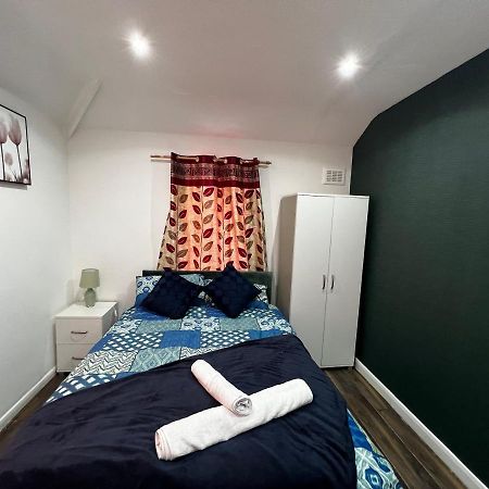 Good Priced Single Rooms In Sherperds Bush London Exterior photo