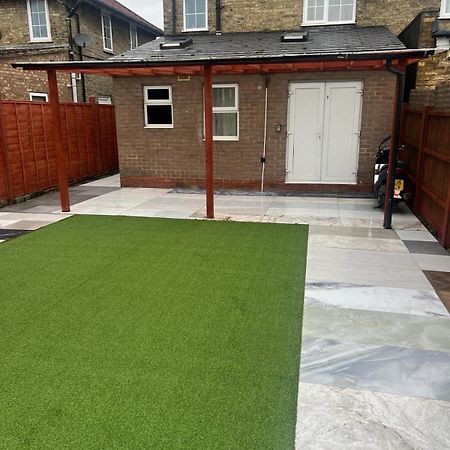Good Priced Single Rooms In Sherperds Bush London Exterior photo