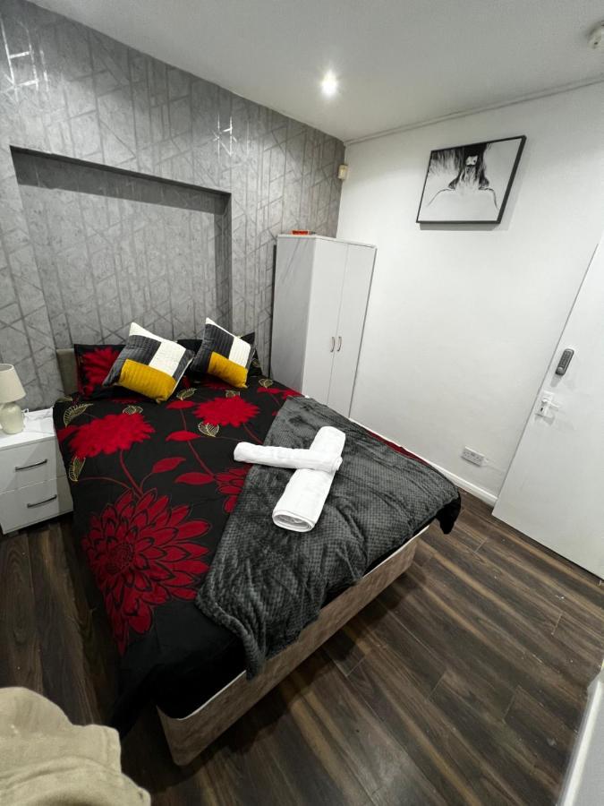 Good Priced Single Rooms In Sherperds Bush London Exterior photo