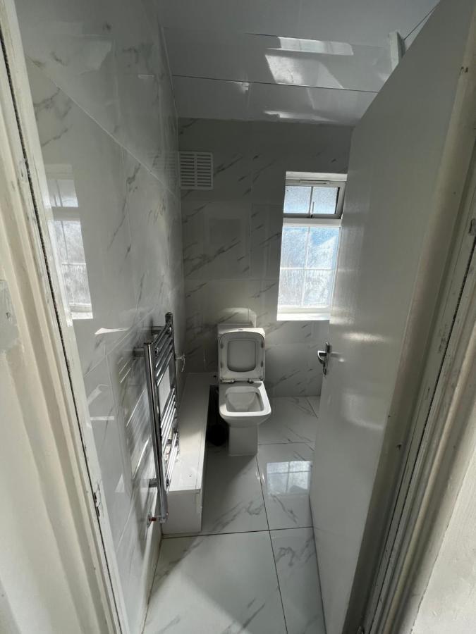 Good Priced Single Rooms In Sherperds Bush London Exterior photo