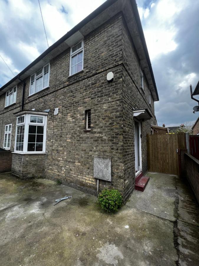 Good Priced Single Rooms In Sherperds Bush London Exterior photo