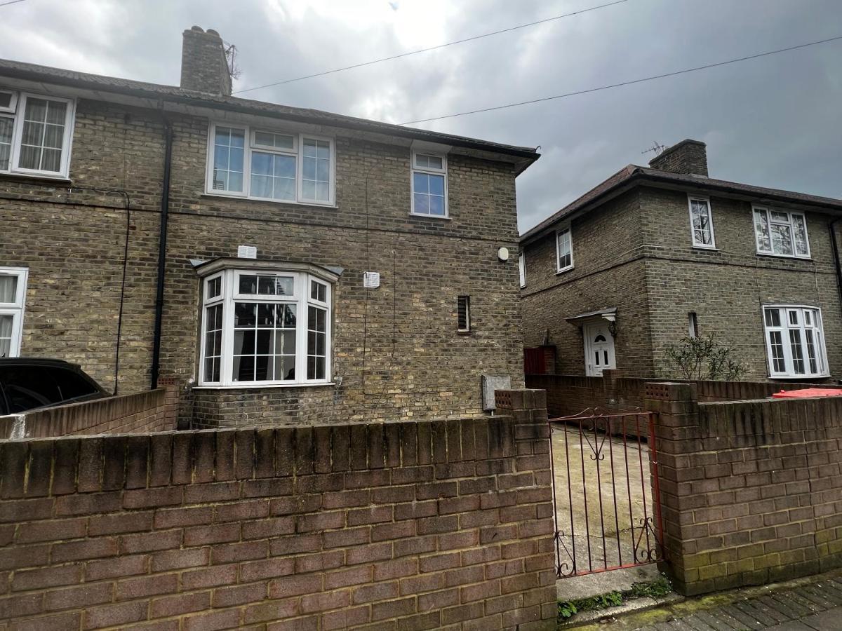 Good Priced Single Rooms In Sherperds Bush London Exterior photo
