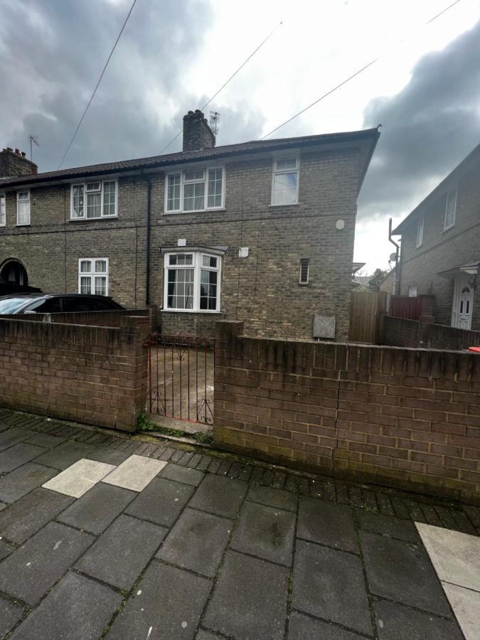 Good Priced Single Rooms In Sherperds Bush London Exterior photo