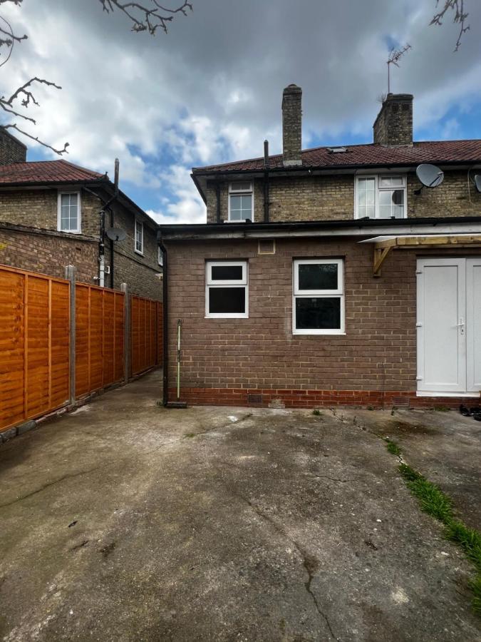 Good Priced Single Rooms In Sherperds Bush London Exterior photo
