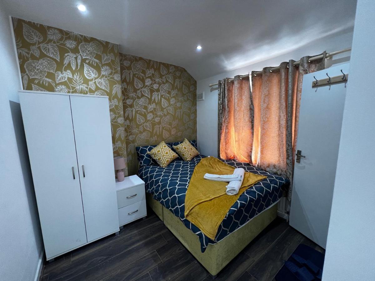 Good Priced Single Rooms In Sherperds Bush London Exterior photo