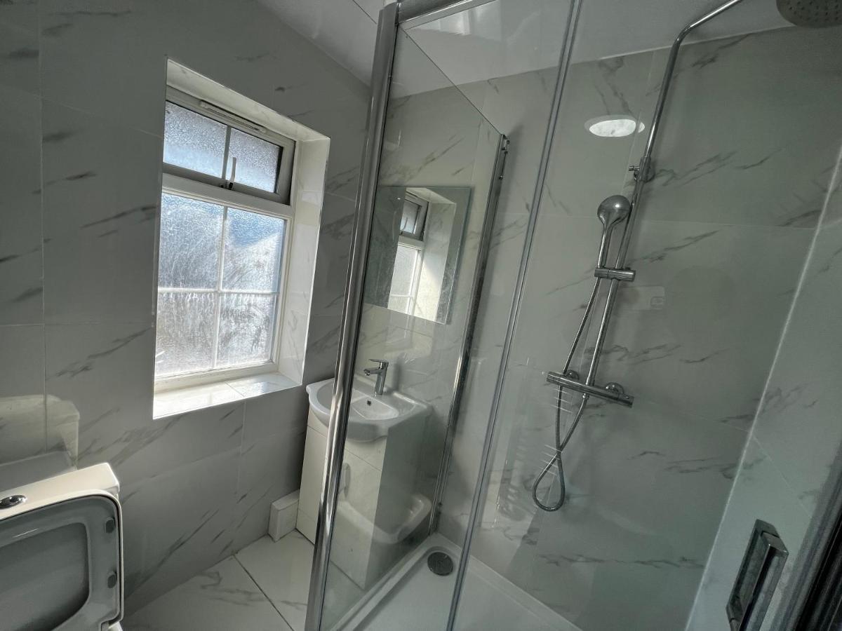 Good Priced Single Rooms In Sherperds Bush London Exterior photo