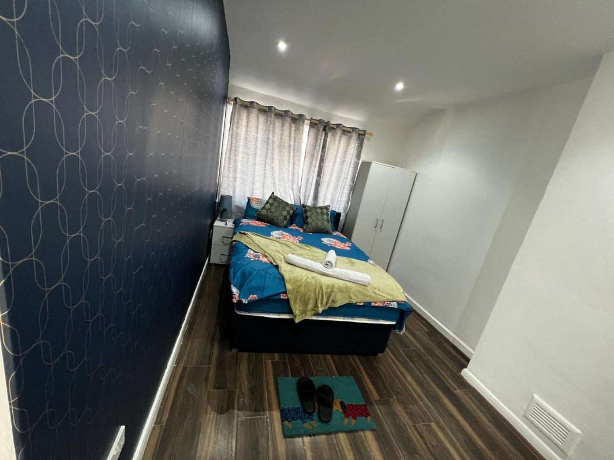 Good Priced Single Rooms In Sherperds Bush London Exterior photo