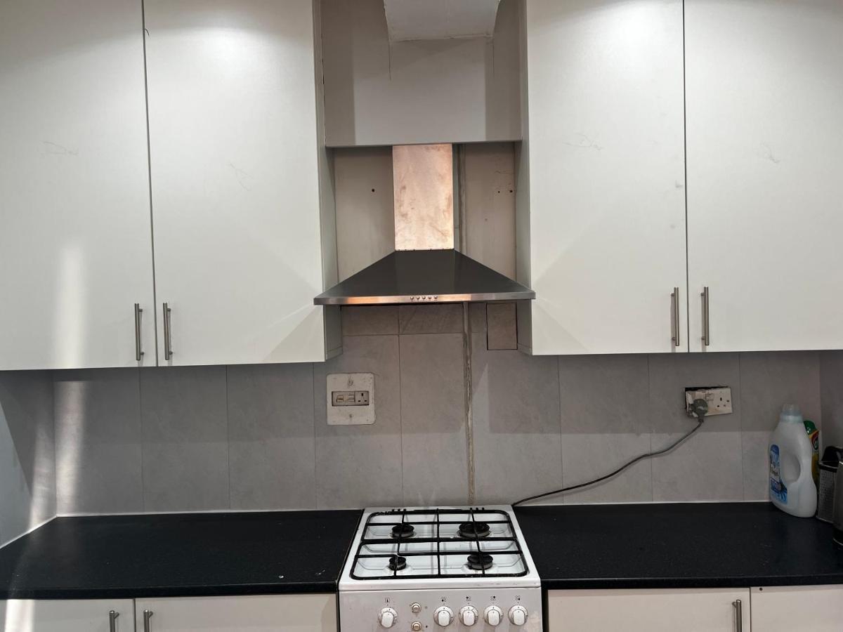 Good Priced Single Rooms In Sherperds Bush London Exterior photo